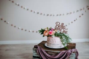 Cake smash, studio in Ingleburn, crate cake stand with pink cake