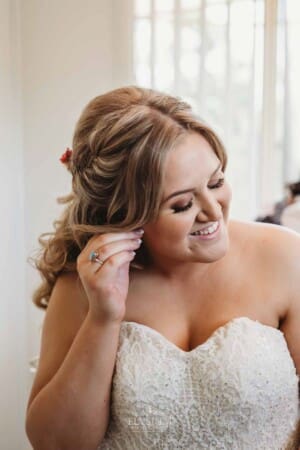 Gledswood Wedding Photo - Bride puts on her earrings