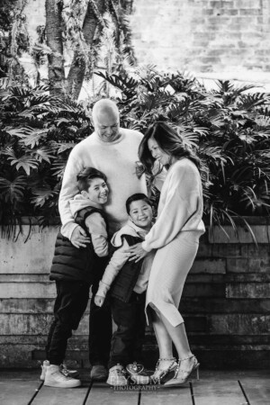Family Photographer: parents cuddle their boys in Paddington Reservoir Gardens