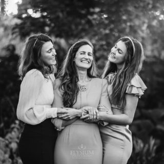 Family sessions are for kids of all ages! 
I love capturing the similarities between mothers and their daughters and the special bond they share 🤍